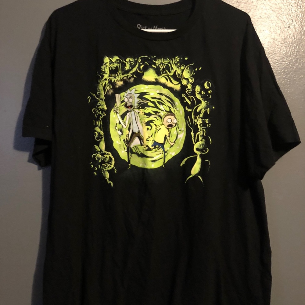 Rick and Morty Tee size XL
